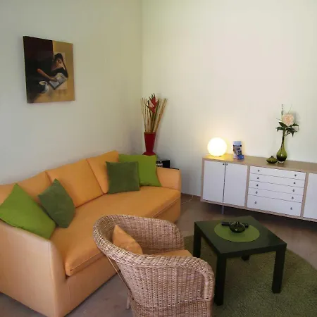 Villa Ledwig, Medici