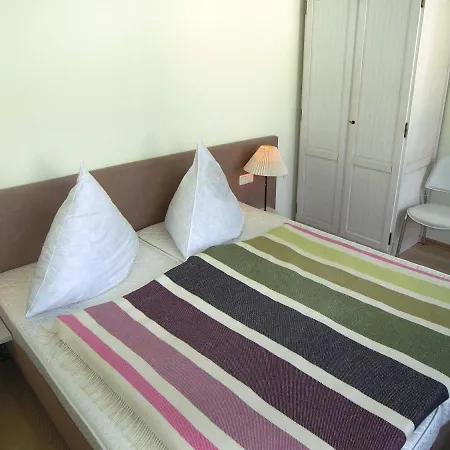 Villa Ledwig, Medici