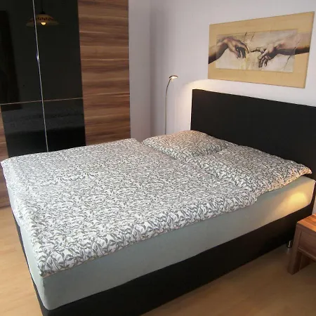 Villa Ledwig, Medici *